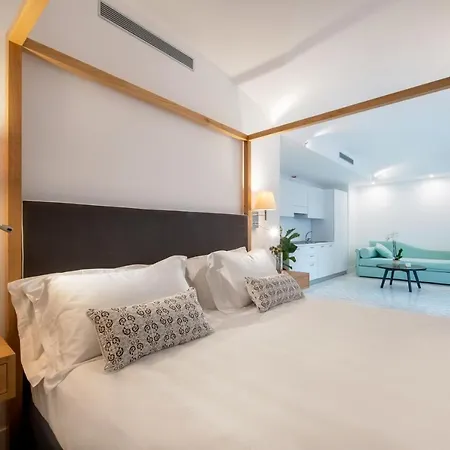 Luxury With Garden And Jacuzzi Apartment