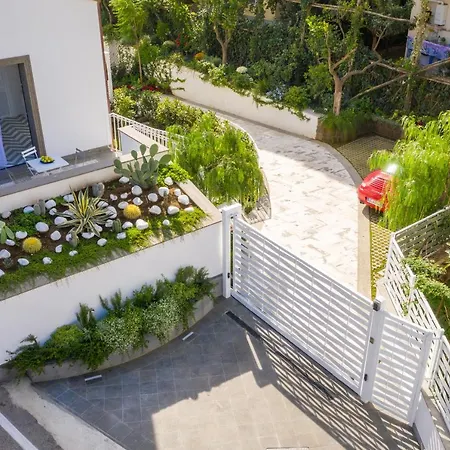 Luxury With Garden And Jacuzzi