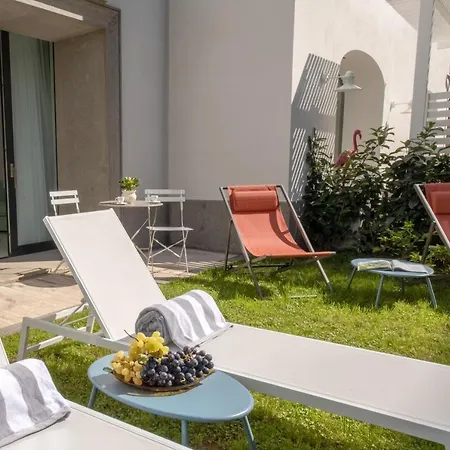 Luxury With Garden And Jacuzzi Apartment *